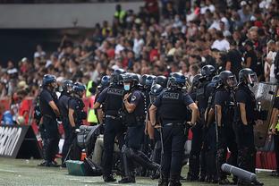 利物浦内讧曝光！斯洛特不愿卖迪亚斯，总监休斯却执意推动转会