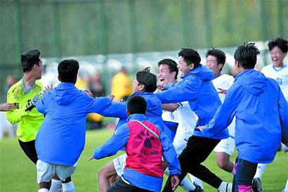 篮球火箭球队连续两场取胜