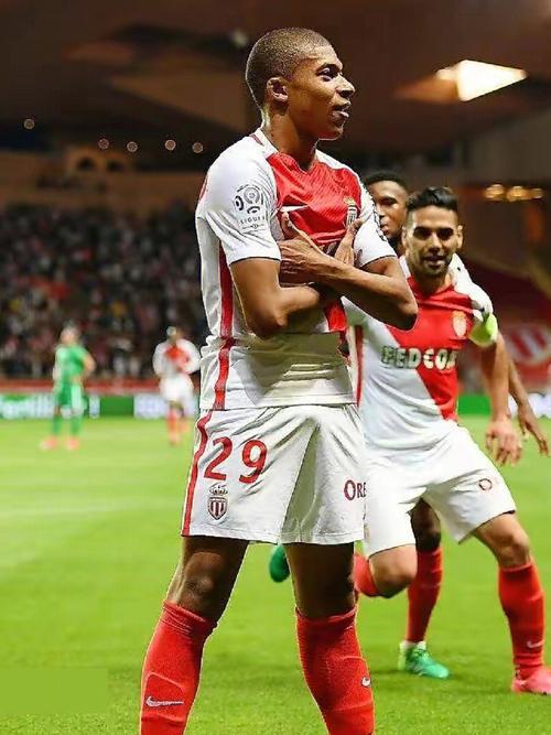 本赛季东契奇缺席时里夫斯场均41+10+5，湖人3胜1负