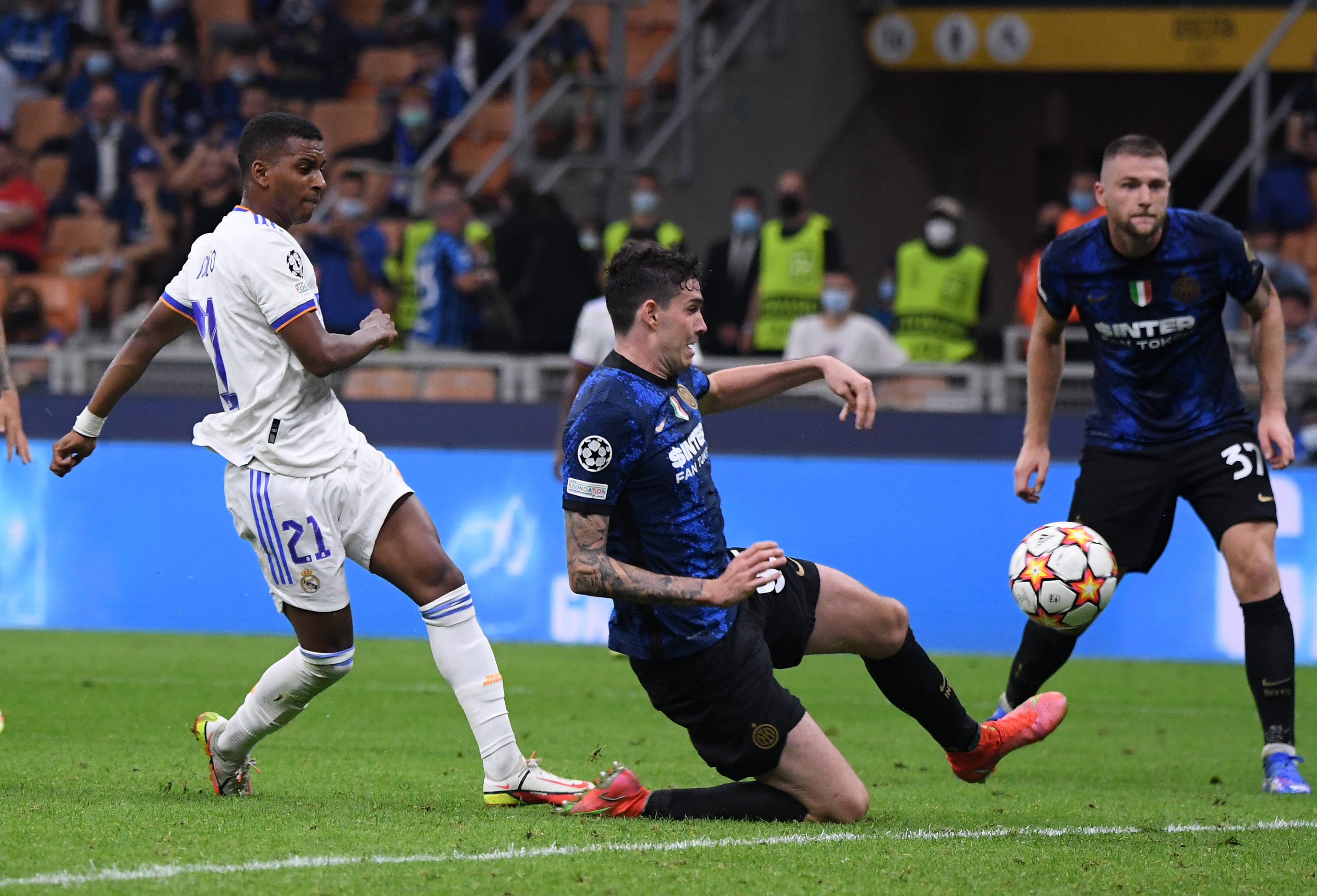 转会新动态！王牌外援签深圳，国脚中卫转投升班马，港脚选择国安