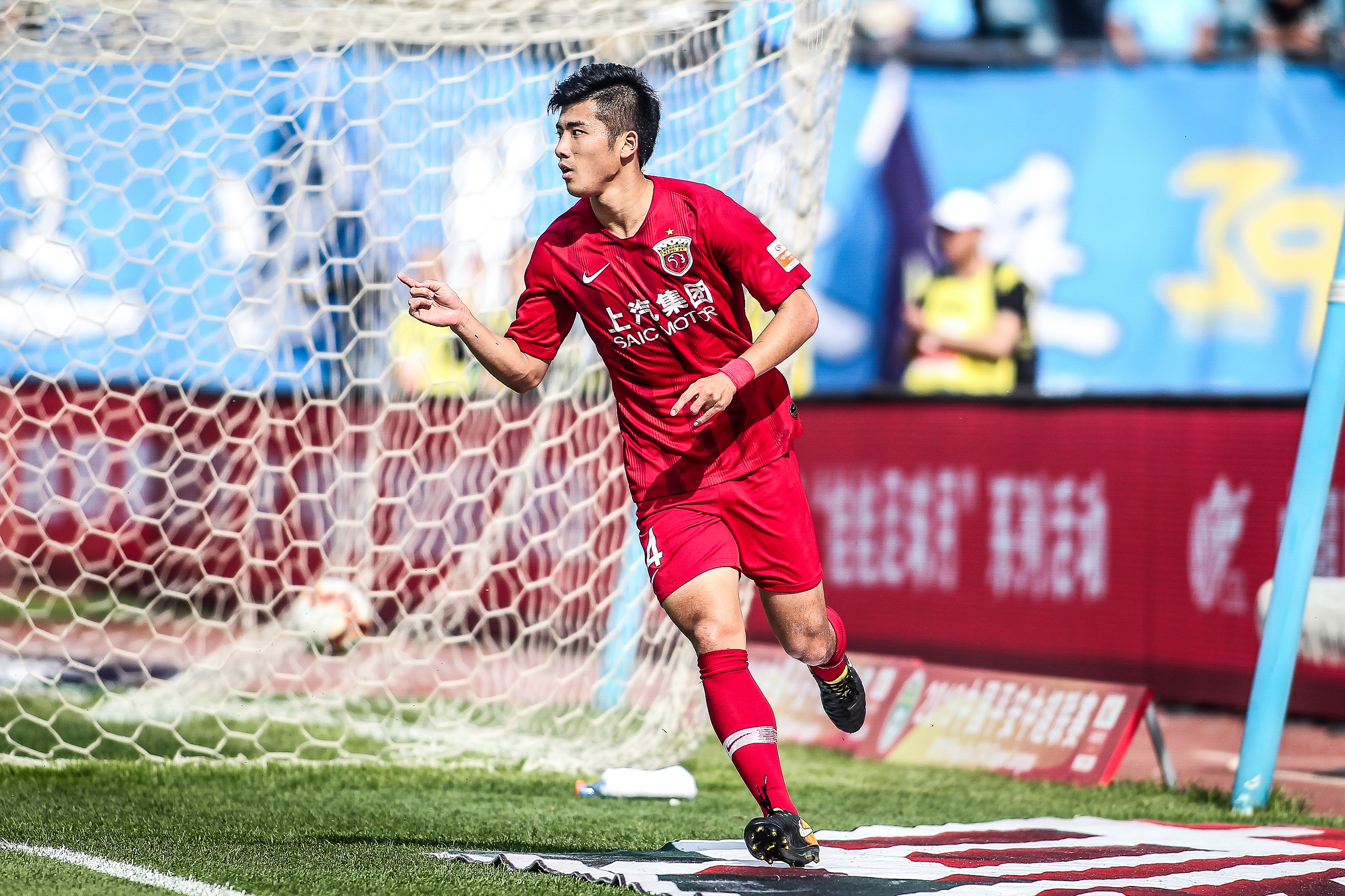 欧冠：拜仁客场3-2险胜萨格勒布迪纳摩