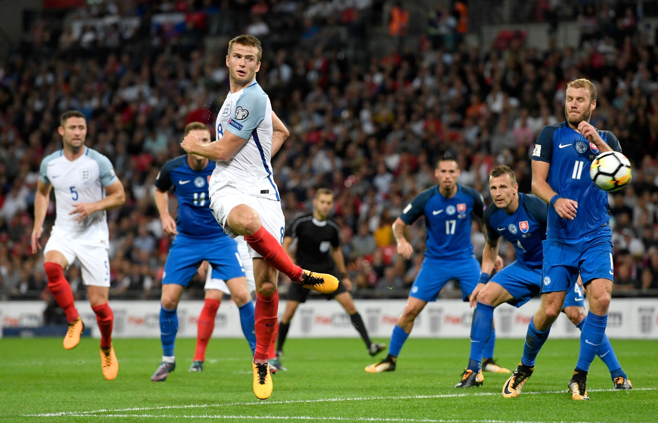 足球欧洲豪门中场爆发，连续三场送助攻