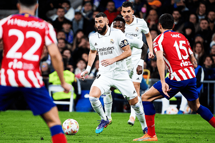 凯尔特人小球迷和远道而来的瑞士年轻人球迷互动