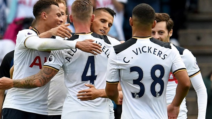 记者：曼联想3000万镑卖掉霍伊伦，在和潜在俱乐部谈判