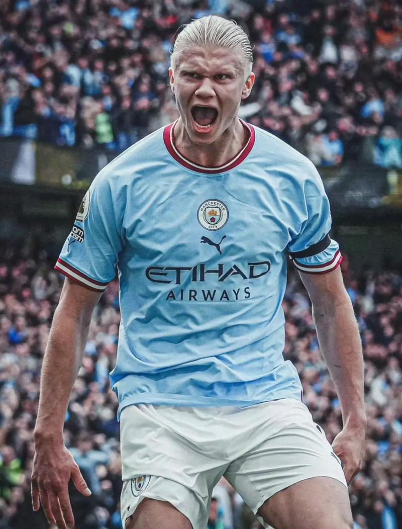 在今年新发布的中足联纪律道德准则里，“歧视”（包...