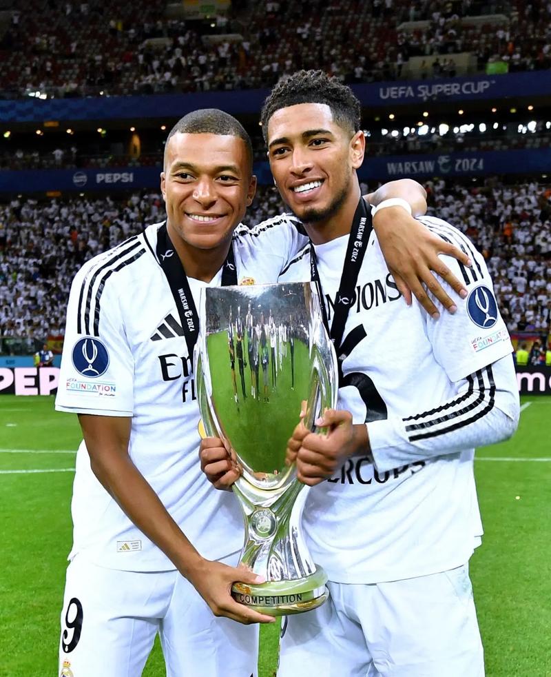 米兰女排以3-0击败贝加莫，艾格努砍25分MVP，展现统治力，整体配合出色，展现冠军底蕴。