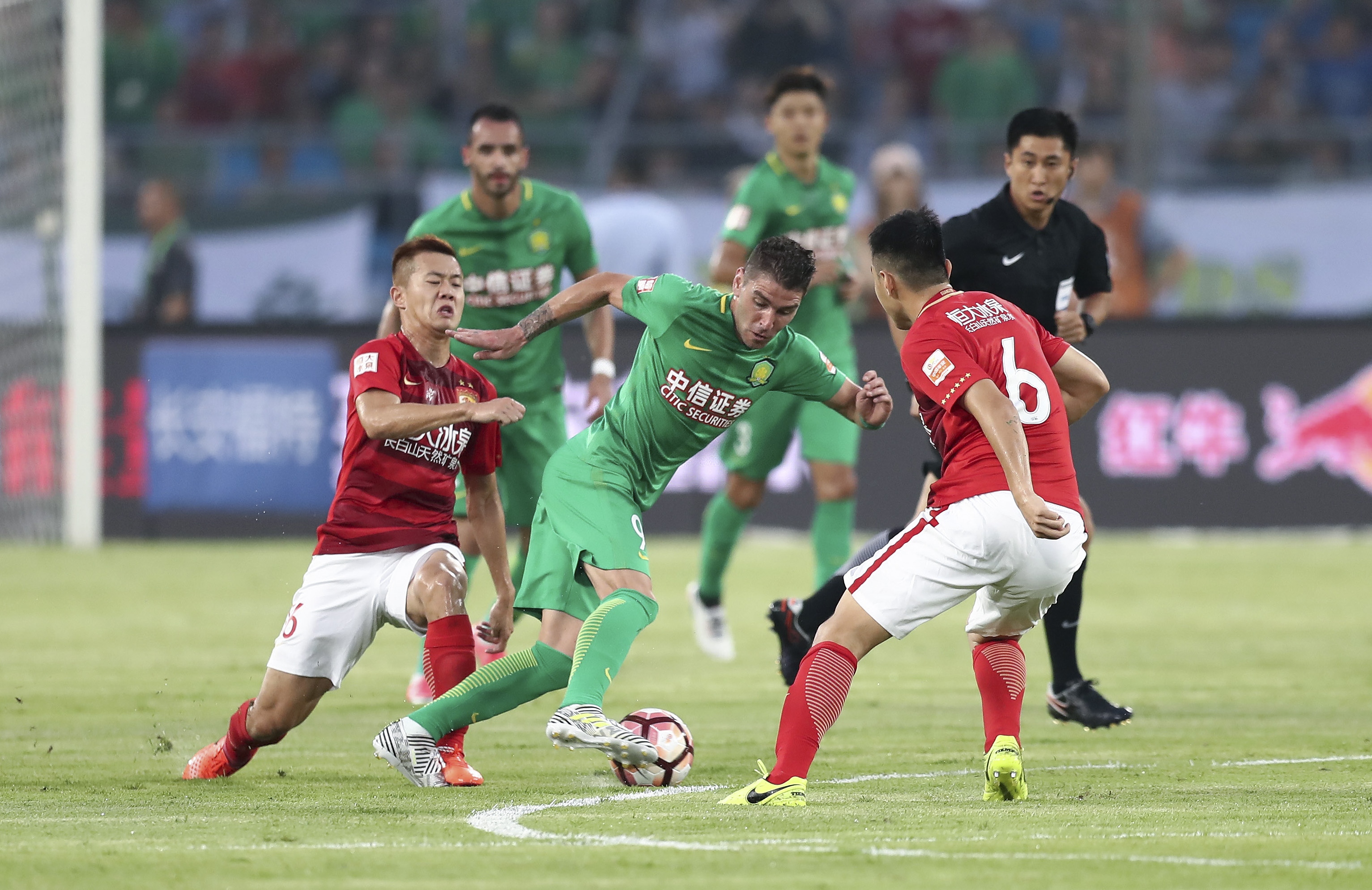 斯卢茨基：明天会竭尽全力发挥出最好的精神面貌和技战术水平